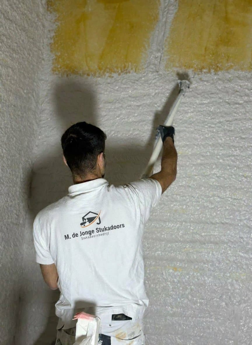 M. de Jonge Stukadoors vakmannen aan het werk